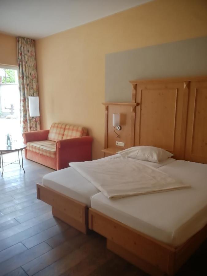 Gaestehaus Ressler Harxheim 外观 照片